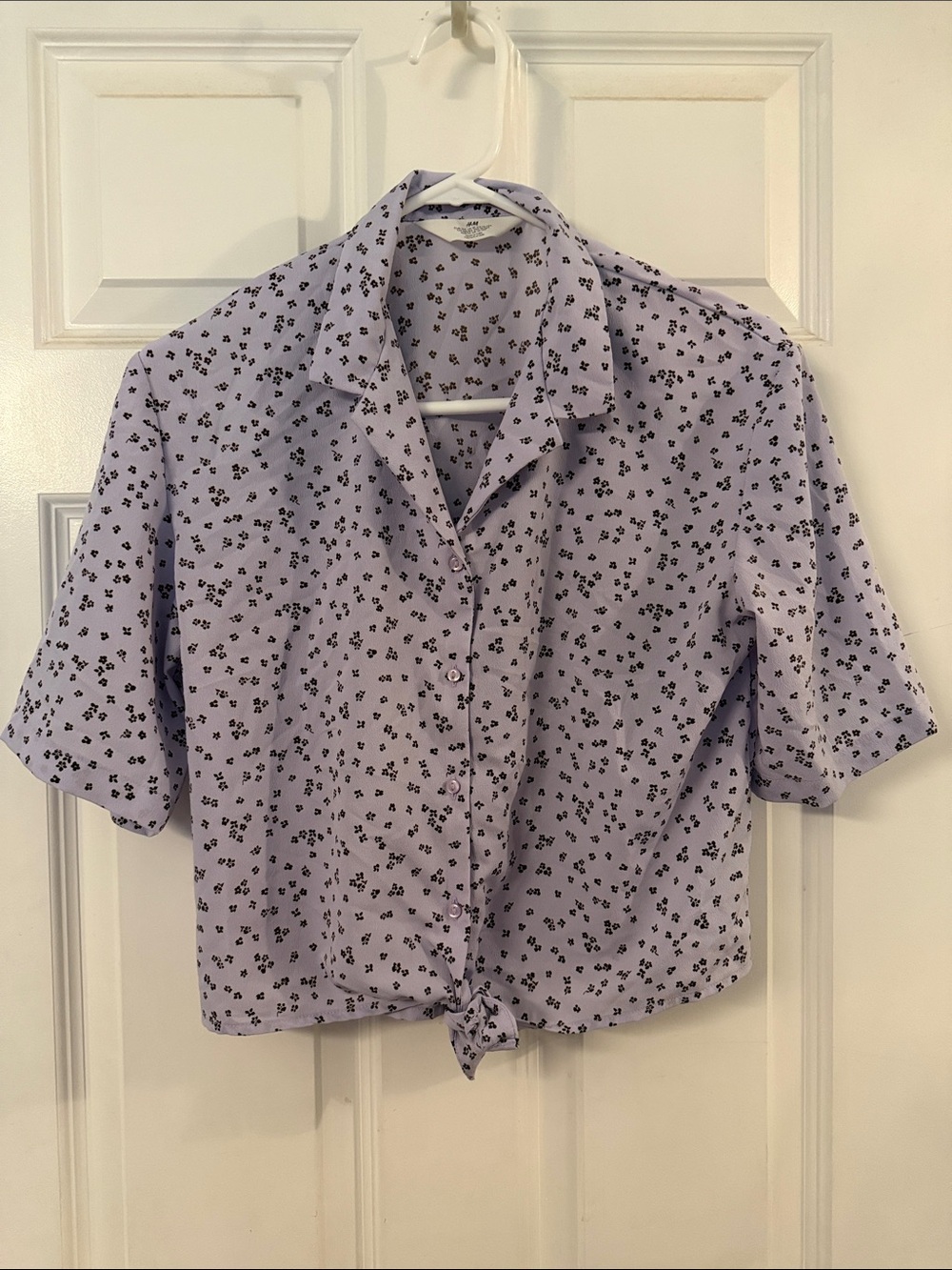 H&M Lilac Short Sleeve Button-Front Tie Hem Shirt with Black Floral Print